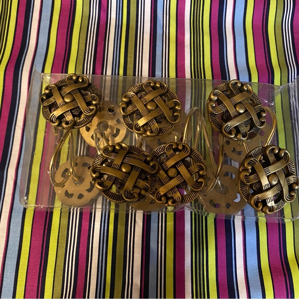 Springmaid Luxury 12 decorative shower hooks